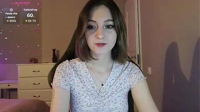 Snapshot of white_liillyy chatting on 06/15/26, 07:49 white liillyy online show from 06/15/26, 07:49