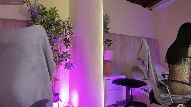 Mia mtnz02 online show from 04/07/26, 12:11