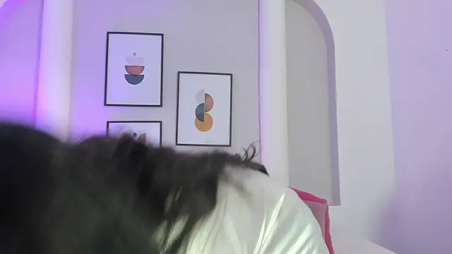 victoria flores1 online show from 10/01/25, 11:11