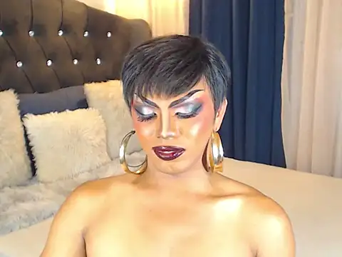 Snapshot of SmokingDomDiva chatting on 10/28/25, 05:33 SmokingDomDiva online show from 10/28/25, 05:33