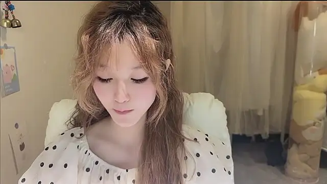 Snapshot of FuFu-puff chatting on 10/04/25, 12:25 FuFu-puff online show from 10/04/25, 12:25