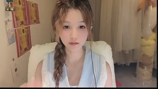 Snapshot of FuFu-puff chatting on 10/13/25, 01:00 FuFu-puff online show from 10/13/25, 01:00