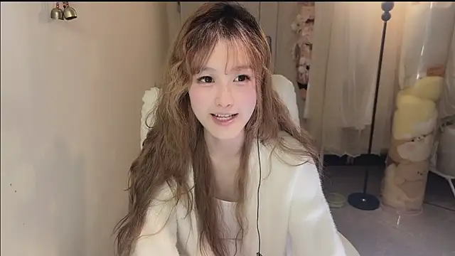 Snapshot of FuFu-puff chatting on 10/27/25, 12:09 FuFu-puff online show from 10/27/25, 12:09