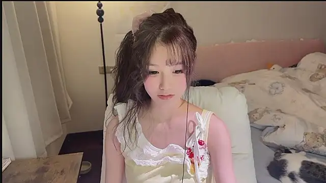 Snapshot of FuFu-puff chatting on 11/19/25, 02:17 FuFu-puff online show from 11/19/25, 02:17