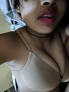 RAYI Queen 2 online show from 12/13/25, 08:14