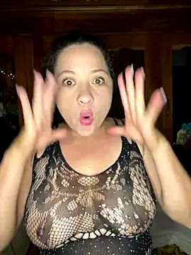 Snapshot of sabrossa chatting on 12/19/25, 03:57 sabrossa online show from 12/19/25, 03:57