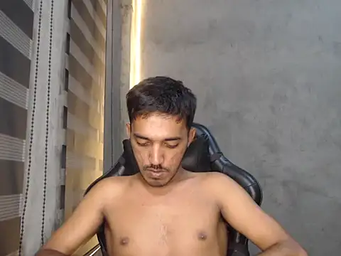 Snapshot of RowyCam chatting on 09/10/25, 02:39 RowyCam online show from 09/10/25, 02:39