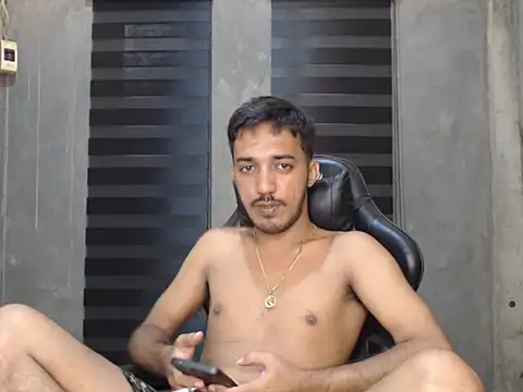 Snapshot of RowyCam chatting on 09/13/25, 09:31 RowyCam online show from 09/13/25, 09:31