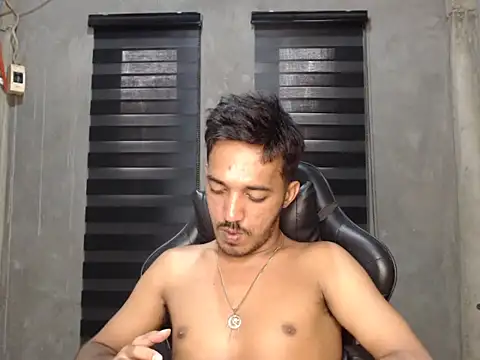 Snapshot of RowyCam chatting on 09/14/25, 06:56 RowyCam online show from 09/14/25, 06:56