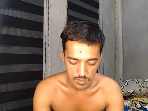 Snapshot of RowyCam chatting on 09/16/25, 04:30 RowyCam online show from 09/16/25, 04:30