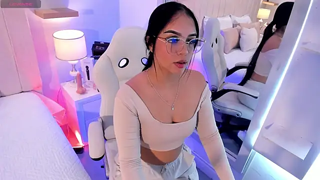 manyaa  online show from 03/20/26, 07:19