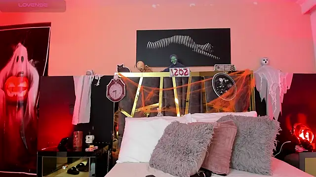 ScarletTorres online show from 10/27/25, 05:39