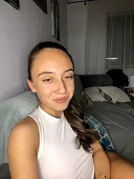 Snapshot of CristinaSww chatting on 10/17/25, 06:32 CristinaSww online show from 10/17/25, 06:32