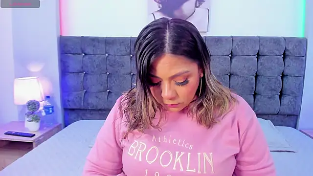 isabella horney  online show from 09/25/25, 07:28