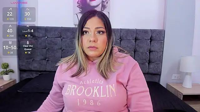 isabella horney  online show from 10/18/25, 06:19