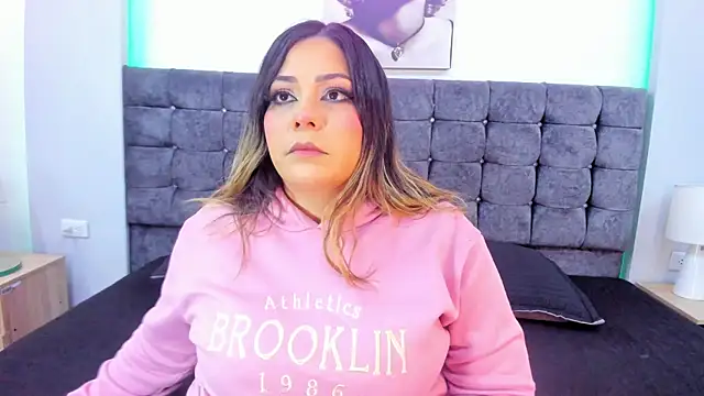 isabella horney  online show from 12/16/25, 08:14