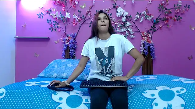 skinnybarbie022 online show from 03/08/26, 01:14