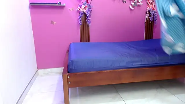 skinnybarbie022 online show from 04/10/26, 12:05