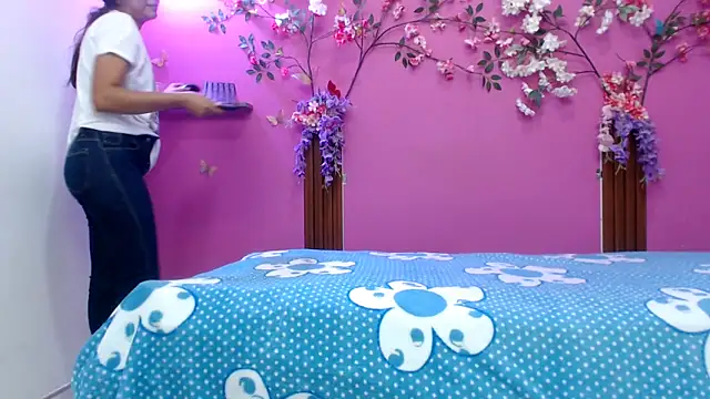 skinnybarbie022 online show from 04/17/26, 12:35