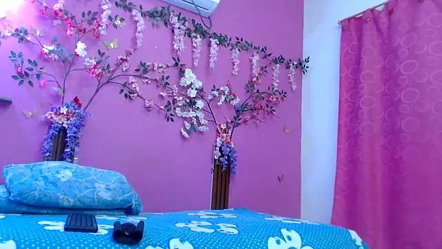 skinnybarbie022 online show from 04/24/26, 12:35