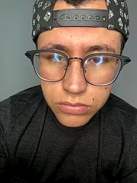 Snapshot of Kurtxxx22 chatting on 11/14/25, 06:39 Kurtxxx22 online show from 11/14/25, 06:39