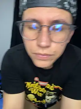 Snapshot of Kurtxxx22 chatting on 11/17/25, 01:55 Kurtxxx22 online show from 11/17/25, 01:55