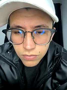 Snapshot of Kurtxxx22 chatting on 11/19/25, 03:50 Kurtxxx22 online show from 11/19/25, 03:50