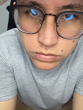 Snapshot of Kurtxxx22 chatting on 11/20/25, 04:45 Kurtxxx22 online show from 11/20/25, 04:45