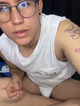 Snapshot of Kurtxxx22 chatting on 11/24/25, 02:11 Kurtxxx22 online show from 11/24/25, 02:11