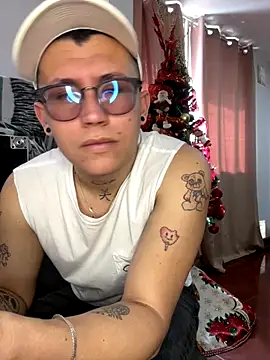 Snapshot of Kurtxxx22 chatting on 12/01/25, 08:25 Kurtxxx22 online show from 12/01/25, 08:25