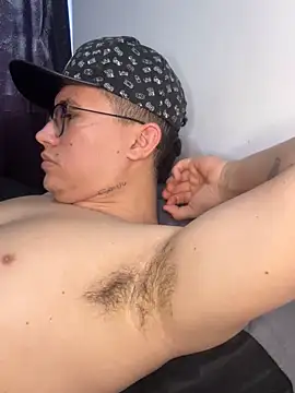 Snapshot of Kurtxxx22 chatting on 12/13/25, 07:53 Kurtxxx22 online show from 12/13/25, 07:53