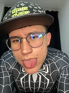 Snapshot of Kurtxxx22 chatting on 12/16/25, 03:22 Kurtxxx22 online show from 12/16/25, 03:22