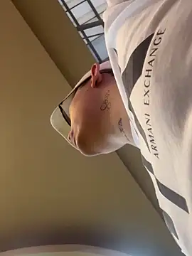 Snapshot of Kurtxxx22 chatting on 12/17/25, 10:49 Kurtxxx22 online show from 12/17/25, 10:49