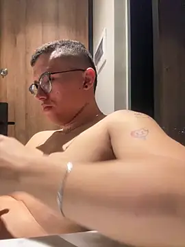 Kurtxxx22 online show from 12/21/25, 06:20