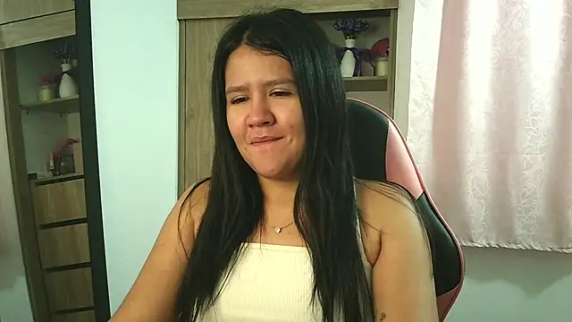 Oliviawatson1 online show from 11/19/25, 12:49