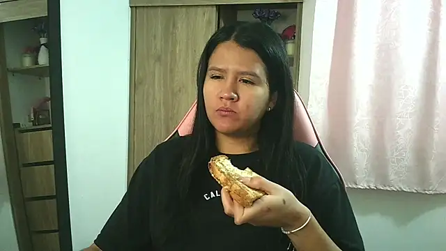 Oliviawatson1 online show from 11/20/25, 01:00