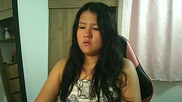 Oliviawatson1 online show from 11/24/25, 12:49