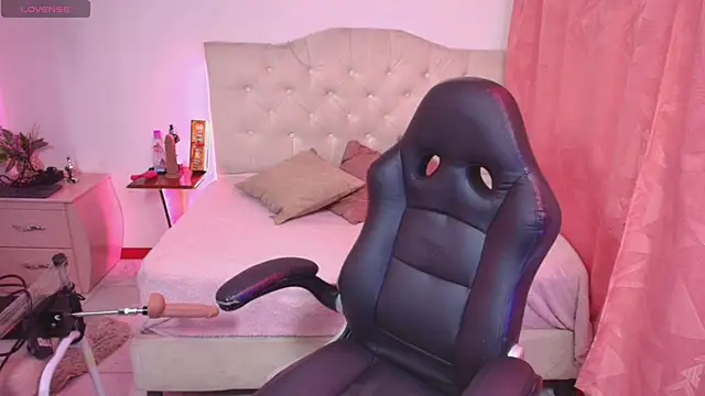 lailahdark online show from 11/07/25, 04:45