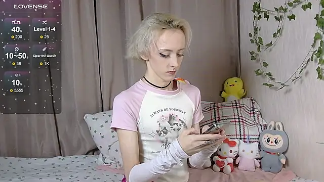 Snapshot of NextVibe_ chatting on 11/13/25, 06:18 NextVibe online show from 11/13/25, 06:18