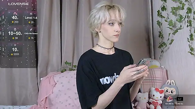 Snapshot of NextVibe_ chatting on 11/30/25, 04:00 NextVibe online show from 11/30/25, 04:00