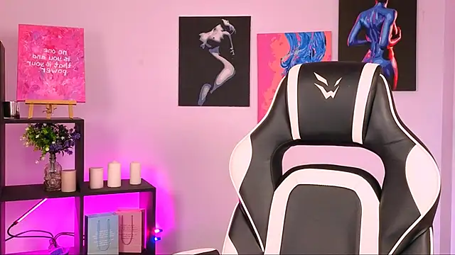 Charlotte Colinss online show from 11/06/25, 02:56