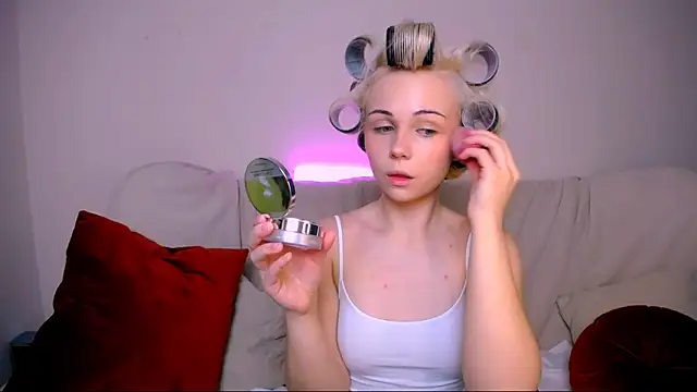 Charlotte Colinss online show from 02/15/26, 04:09