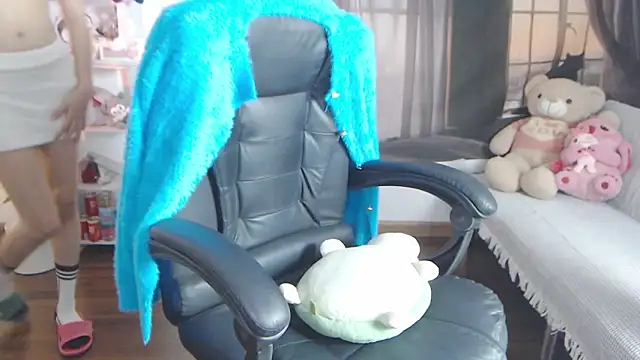 Snapshot of Suzie_Wet_Cave chatting on 10/23/25, 11:42 Suzie Wet Cave online show from 10/23/25, 11:42