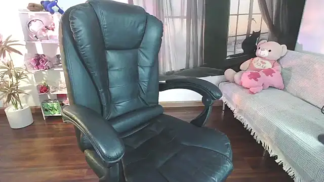 Snapshot of Suzie_Wet_Cave chatting on 11/02/25, 07:05 Suzie Wet Cave online show from 11/02/25, 07:05