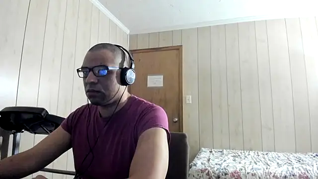 Snapshot of NaturalBeautyQueen chatting on 06/20/26, 05:16 NaturalBeautyQueen online show from 06/20/26, 05:16