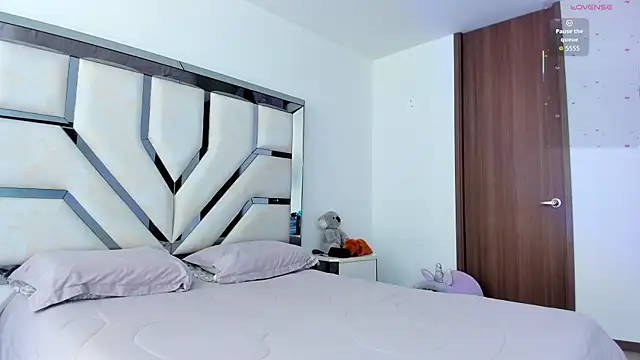 Michelle Ferrerr online show from 12/03/25, 08:29