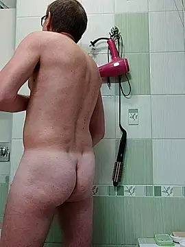 Snapshot of ExhibitPoll chatting on 09/14/25, 04:39 ExhibitPoll online show from 09/14/25, 04:39