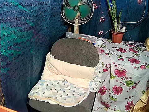 Snapshot of FlowerSexy chatting on 11/25/25, 11:32 FlowerSexy online show from 11/25/25, 11:32