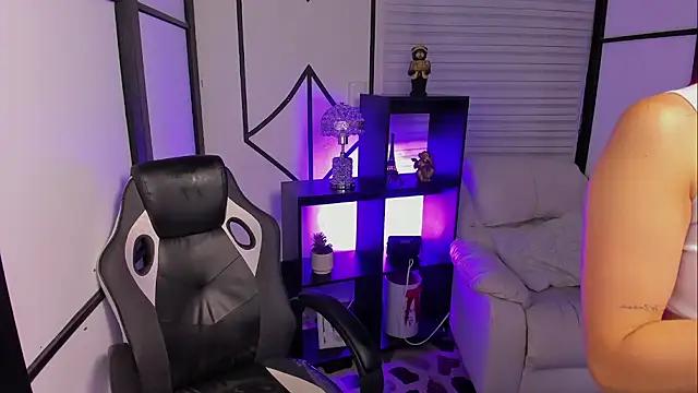 Snapshot of NahomiRichards_ chatting on 09/11/25, 04:12 NahomiRichards online show from 09/11/25, 04:12