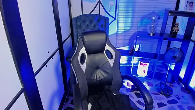 Snapshot of NahomiRichards_ chatting on 11/05/25, 04:12 NahomiRichards online show from 11/05/25, 04:12